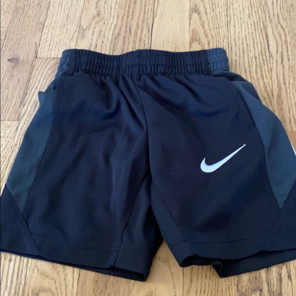Black Nike dry fit short